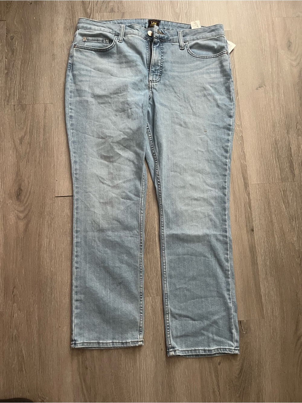 Lee Women Size 16 Medium Light Blue Straight Fit Jeans NWT - Picture 1 of 5